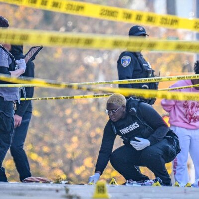 Forensics officers work behind police tape at a Baltimore shooting scene (Photo: breakingnewstoday.eu)