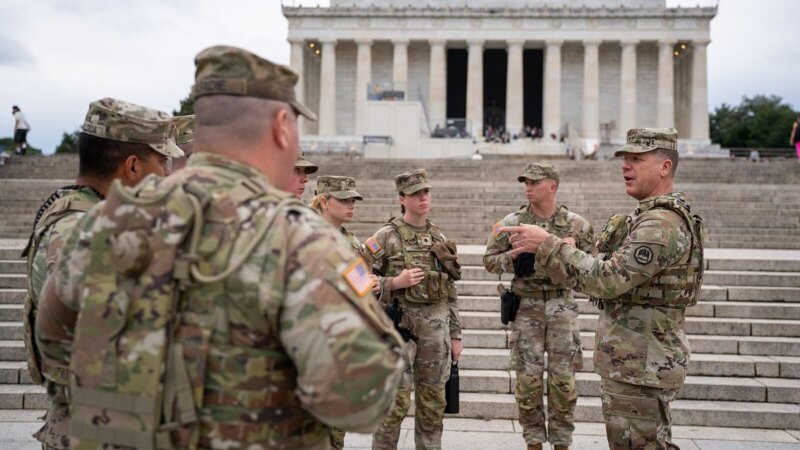 National Guard troops standing on duty in Washington, D.C. (Photo: blog.factal.com)