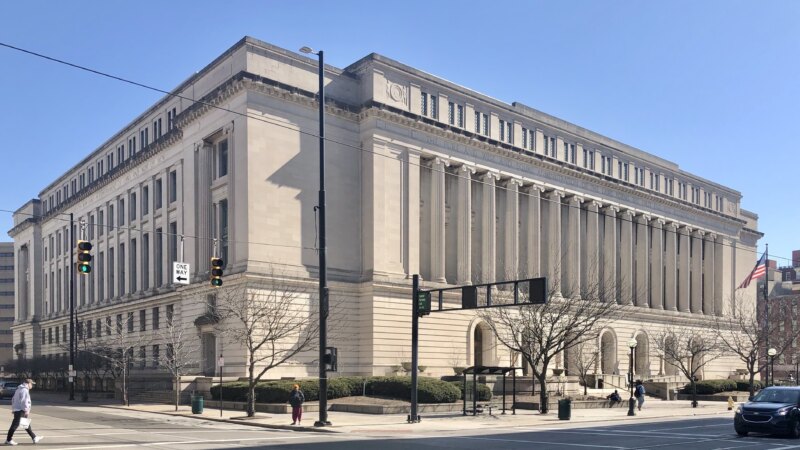 The Hamilton County Courthouse in Cincinnati, Ohio, where Rodney Hinton Jr. is on trial in the death of Deputy Larry Henderson. (Photo: Wikimedia Commons)
