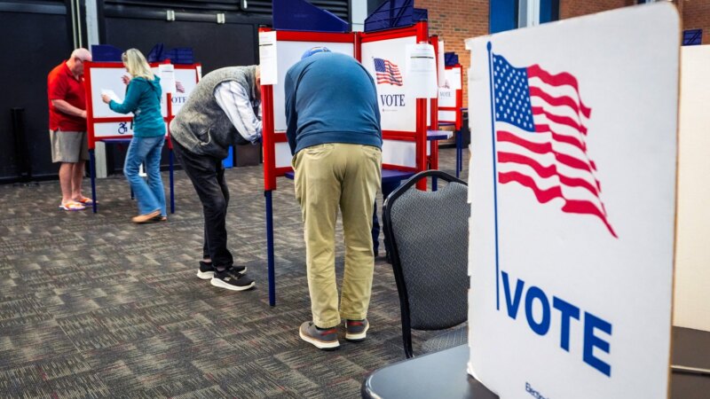 A Kentucky voter casts a ballot. Shepherdsville man Jeffery Woodard, 62, was arrested on charges he illegally registered and voted as a convicted felon. (Photo: NBC News)