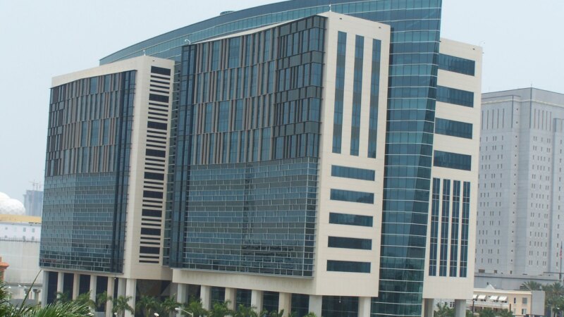 Federal courthouse in Miami, where Leslie Roberts was sentenced to 46 months in federal prison for the fake Warhol fraud scheme. Photo: Wikimedia Commons.
